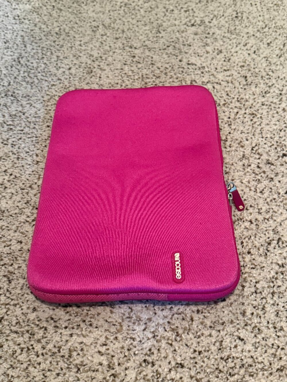 Incase Designs | Classic Neoprene Notebook Sleeve up to 14″ | Pink Sapphire